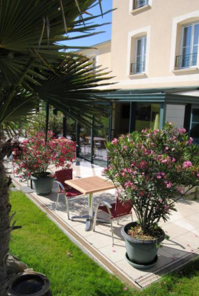 Гостиница Hôtel Entre Beauce et Perche  Шатодюн